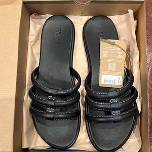 NWT Olukai Tiare slide sandals